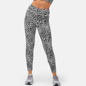 Outdoor voices snow leopard 7/8 techsweat leggings